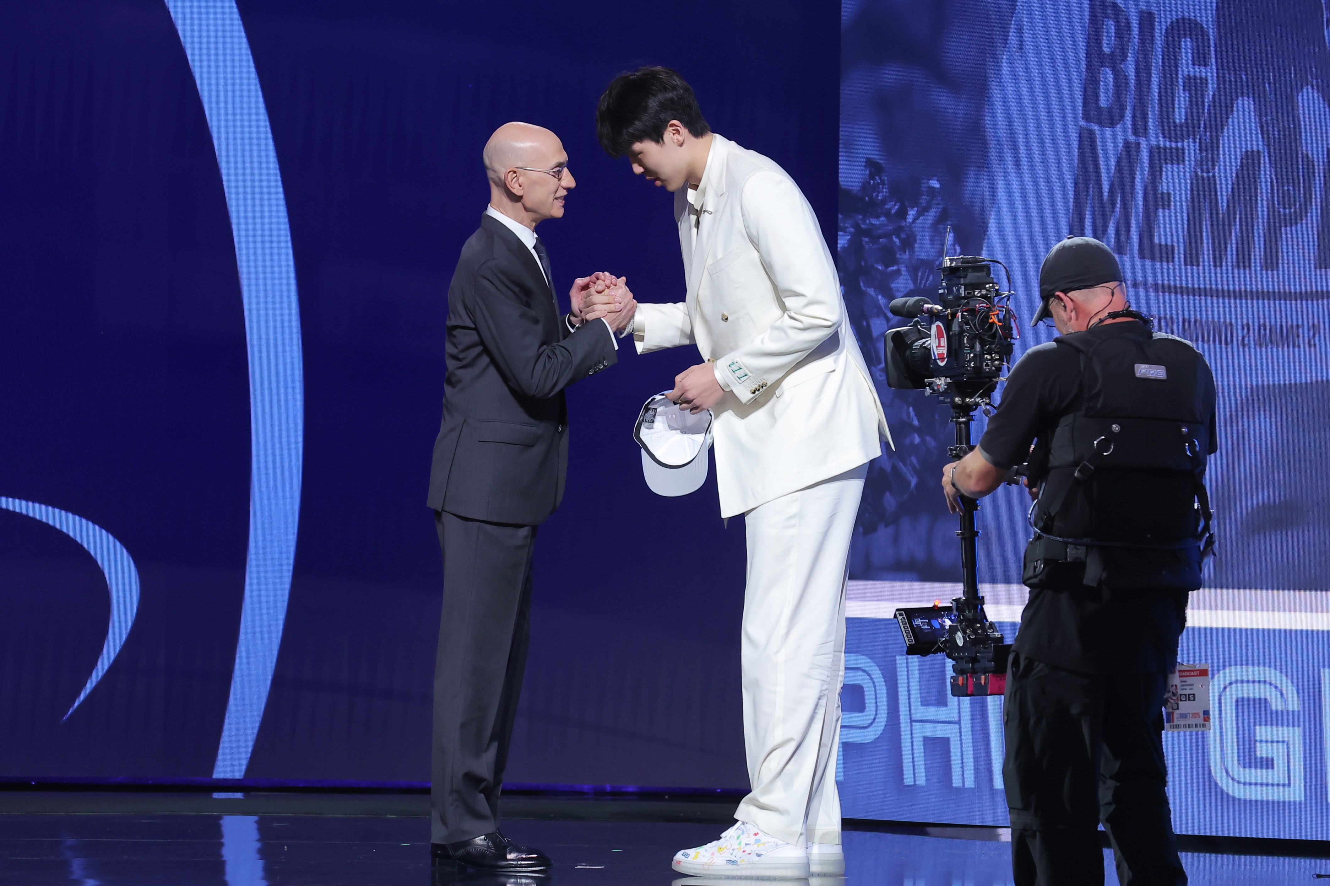 喜报！杨瀚森首轮第16顺位被选中向其致以最热烈祝贺&最诚挚祝福