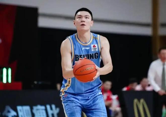北青：效力北京男籃13年的朱彥西已經(jīng)退役，將轉(zhuǎn)型青年隊(duì)教練
