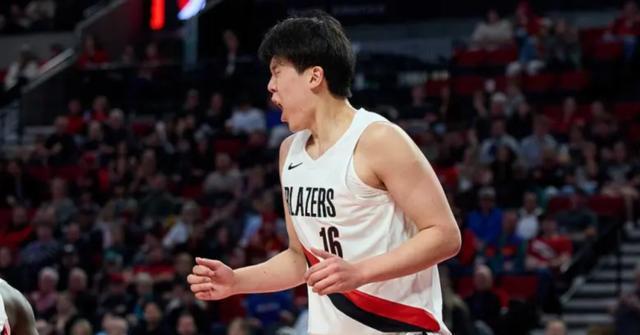 开拓者139119轻取勇士迎首胜，杨瀚森7分钟2分1板2帽，库里空砍35分