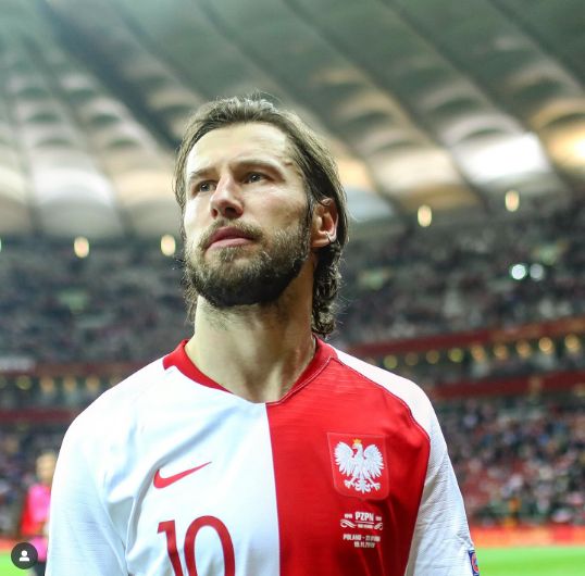 前巴黎后腰克雷霍维亚克自宣退役：是时候迎接新的挑战了