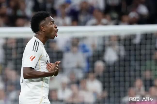 曝维尼修斯考虑离队!不满未得到主帅尊重,皇马力挺阿隆索