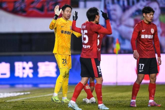 2輪送3球+罵球迷！亞泰紅星遭名宿怒噴：玷污我17號，強(qiáng)留廢掉他