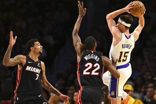 打瘋了！湖人火力全開一度領(lǐng)先18分：東契奇16+6，詹姆斯樂開花