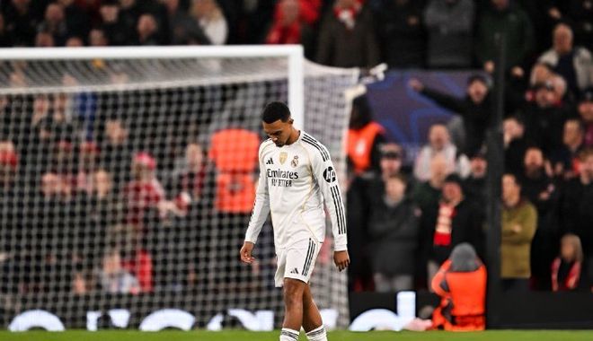 已沦皇马替补6万利物浦球迷狂嘘叛将手指+亲吻队徽嘲讽：后悔吗