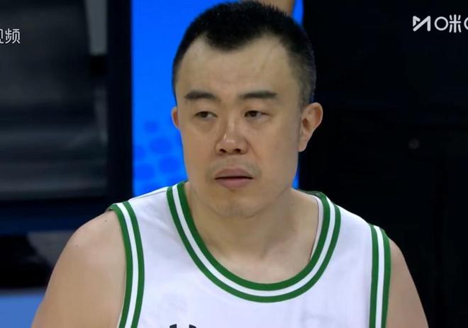 遼寧隊(duì)21分慘敗，高詩(shī)巖12+7俞澤辰17分，周琦16+13孫銘徽15+10