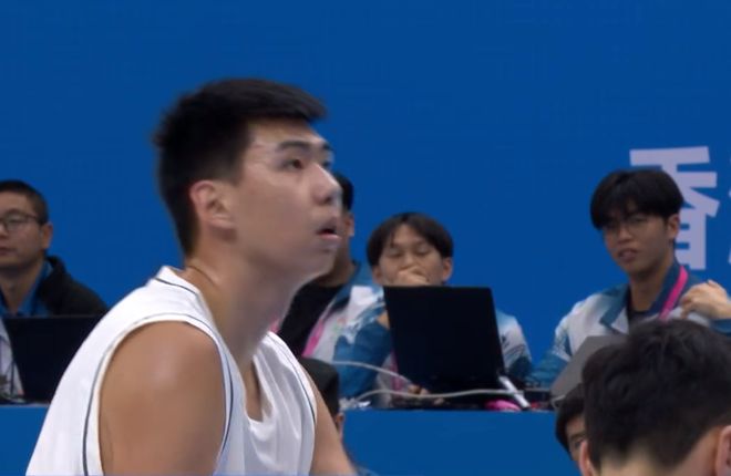 被隔扣！罰球4中1，被鄭永剛棄用，廣東隊2米26中鋒被高估了