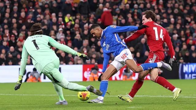 基耶薩燃盡了！補時回防空門立大功斯洛特欠他一次首發