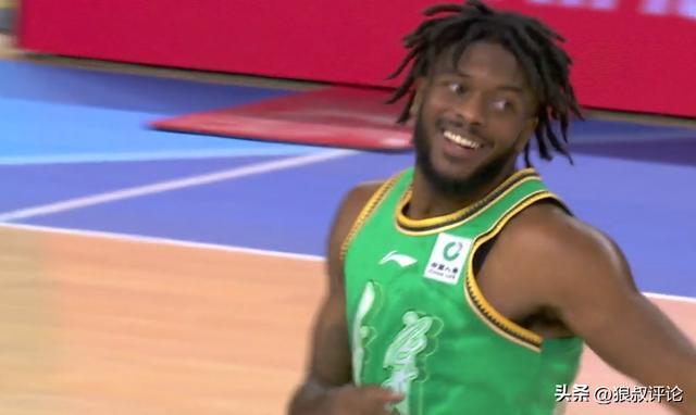 辣眼睛！辽宁大外援上篮脱手&扣篮遭篮框封盖2罚全丢状态存疑