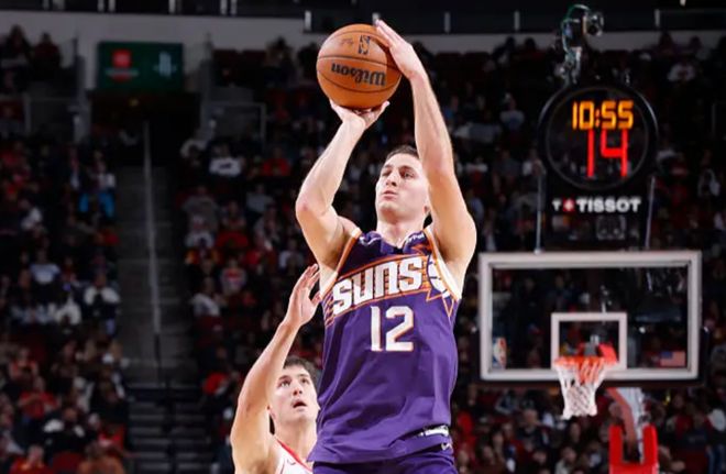 面對火箭兩名大閘的輪番防守，太陽后場大將也是有些力不從心了