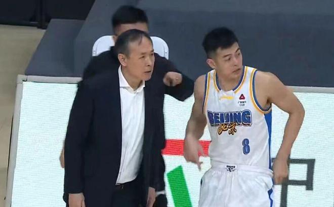 广厦力克北京！广厦四小将表现出色北京男篮练老将，三分完败！