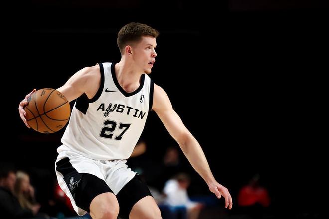 在發(fā)展聯(lián)盟都表現(xiàn)平平，馬刺鋒線新星想要守住雙向合同并不容易