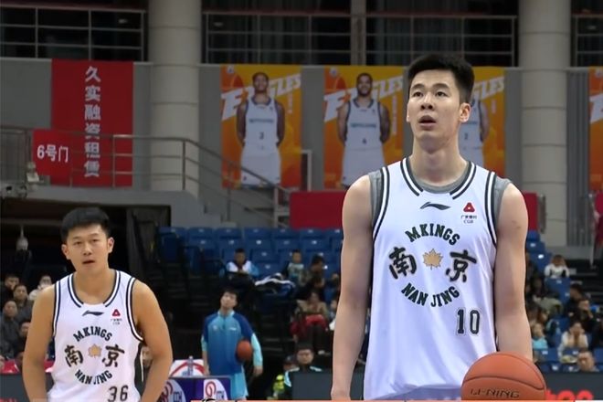 CBA：郭昊文18+9送對手三連勝，超級外援56分，前國手9中1