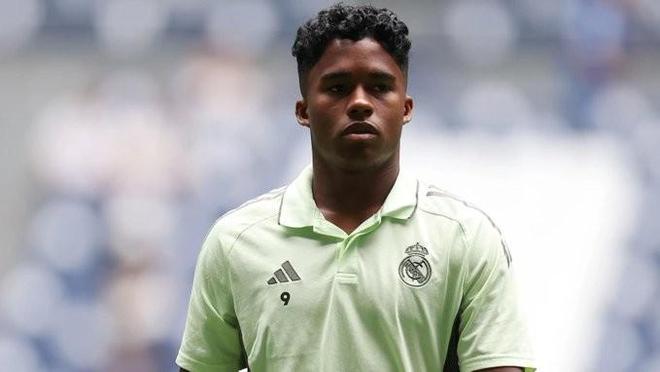 队报：皇马本周开始和里昂谈恩德里克，主要问题是球员薪资