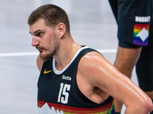 仅得8分6板！把球给谢泼德，申京终于开悟了，掘金主帅也把话挑明