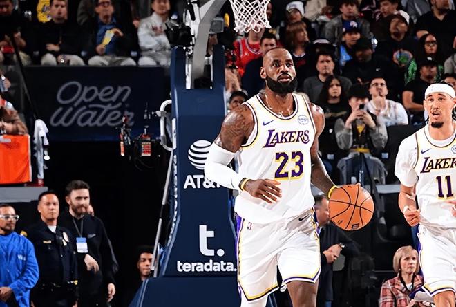 湖人惨败快船！詹姆斯36分死顶，东契奇伤退，斯玛特+替补狂铁！