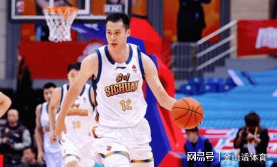 CBA又出笑话！一球队得53分输31分，三分球20中1，球迷快解散吧