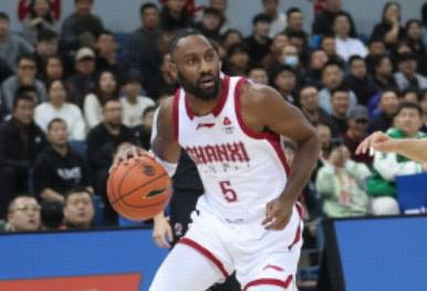 这么不专业CBA官方直播间解说多次将山西外援诺威尔叫成于米提