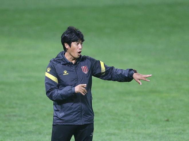 中超国内教练增加的原因很简单就是不想要主教练有引援决定权