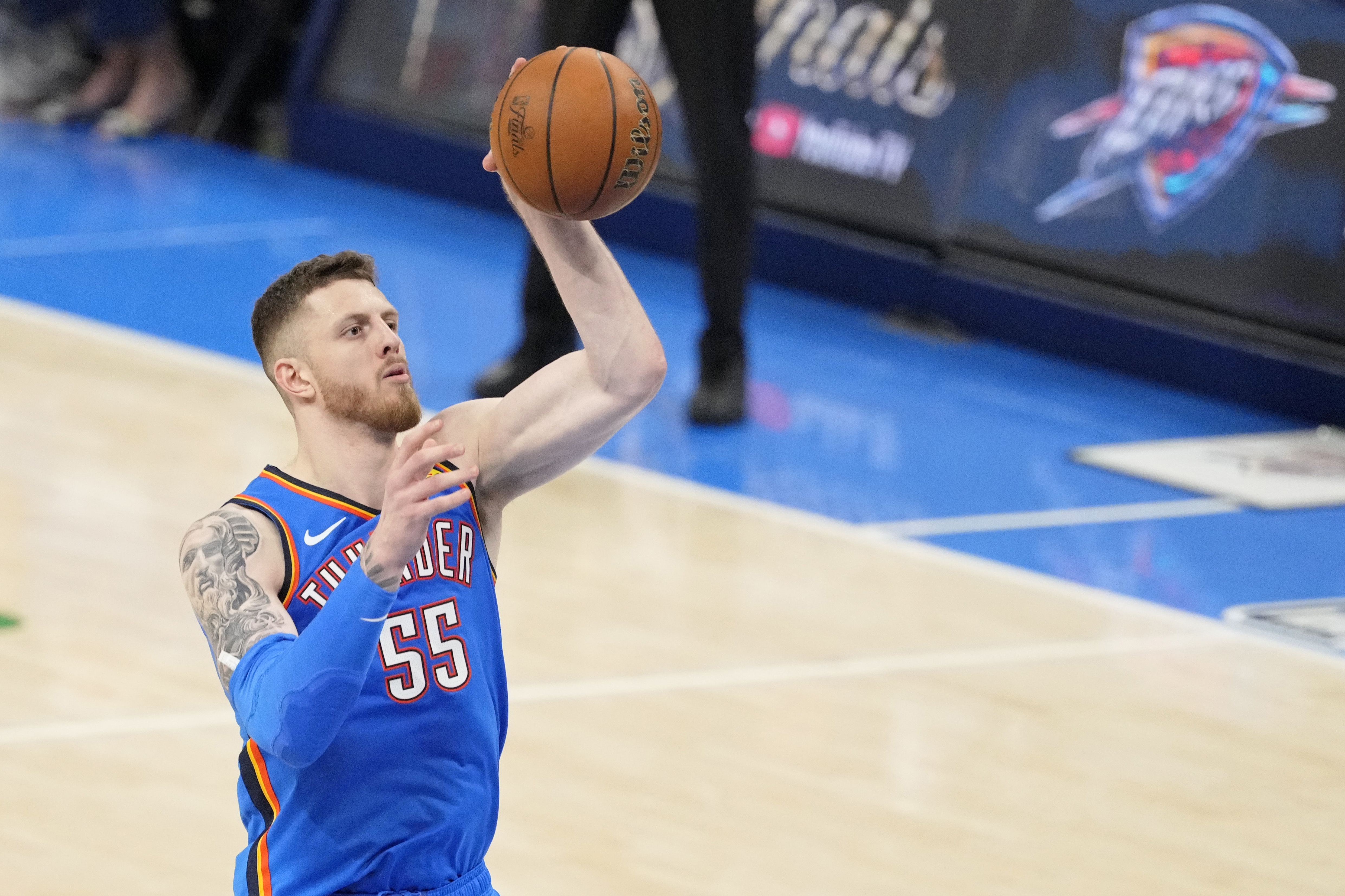 哈滕：整个季后赛就是身体对抗的系列赛后卫的压迫感更具对抗性