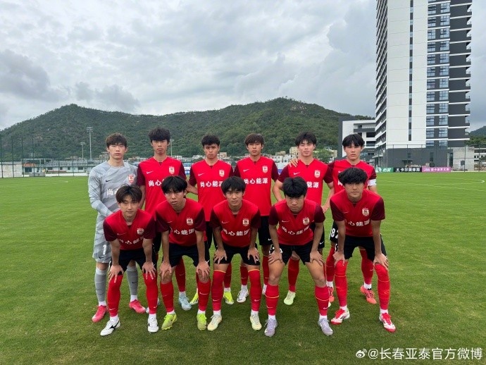 亚泰U21队主帅阎峰、守门员教练秦潇完成救火任务13日返回珠海