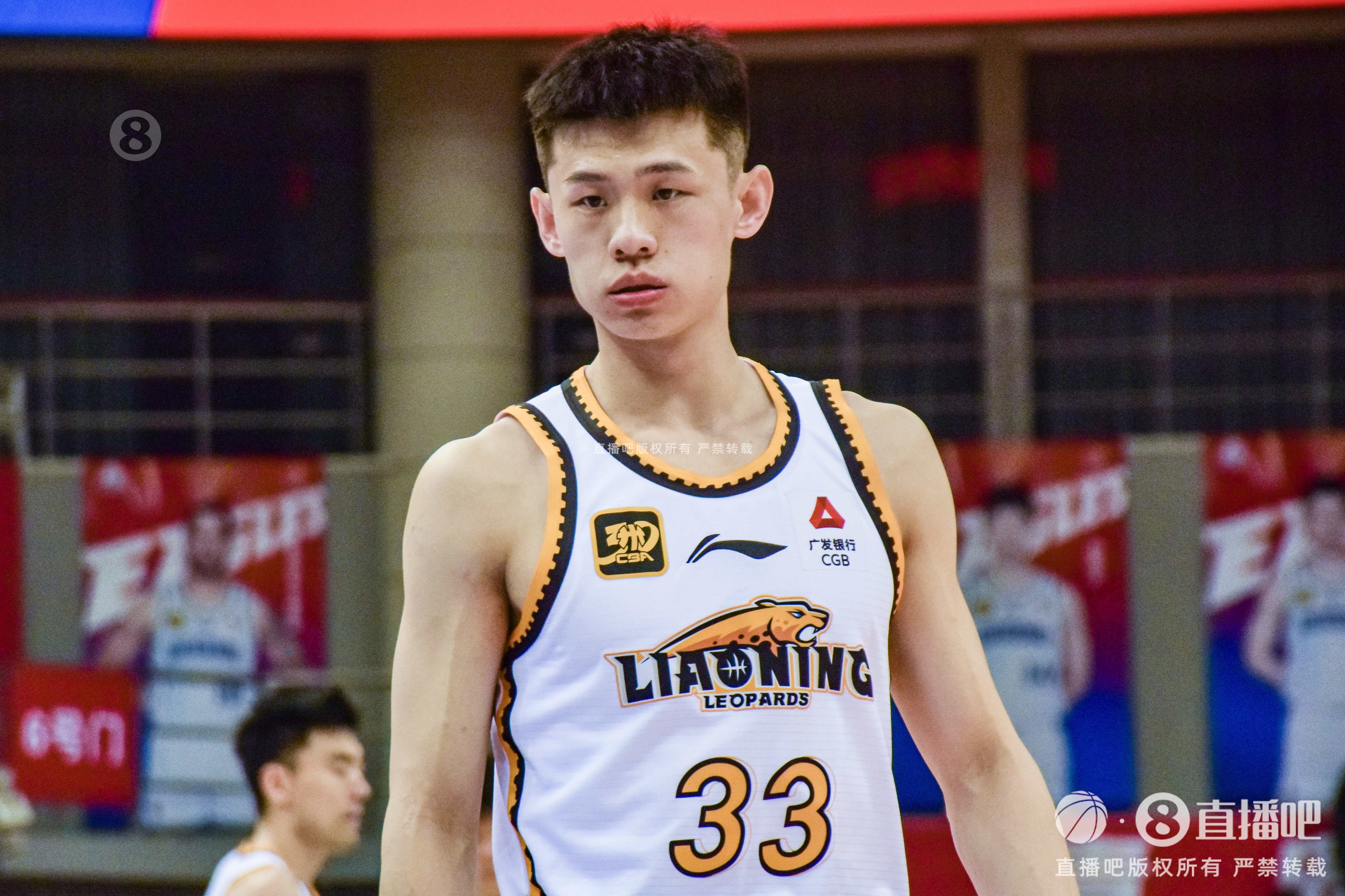 季后赛隐身！王岚嵚赛季场均7.8分&三分命中四成季后赛仅3.2分