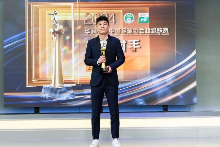 武磊：刚开始踢球时只有一个简单的想法，”我要成为最好的球员“