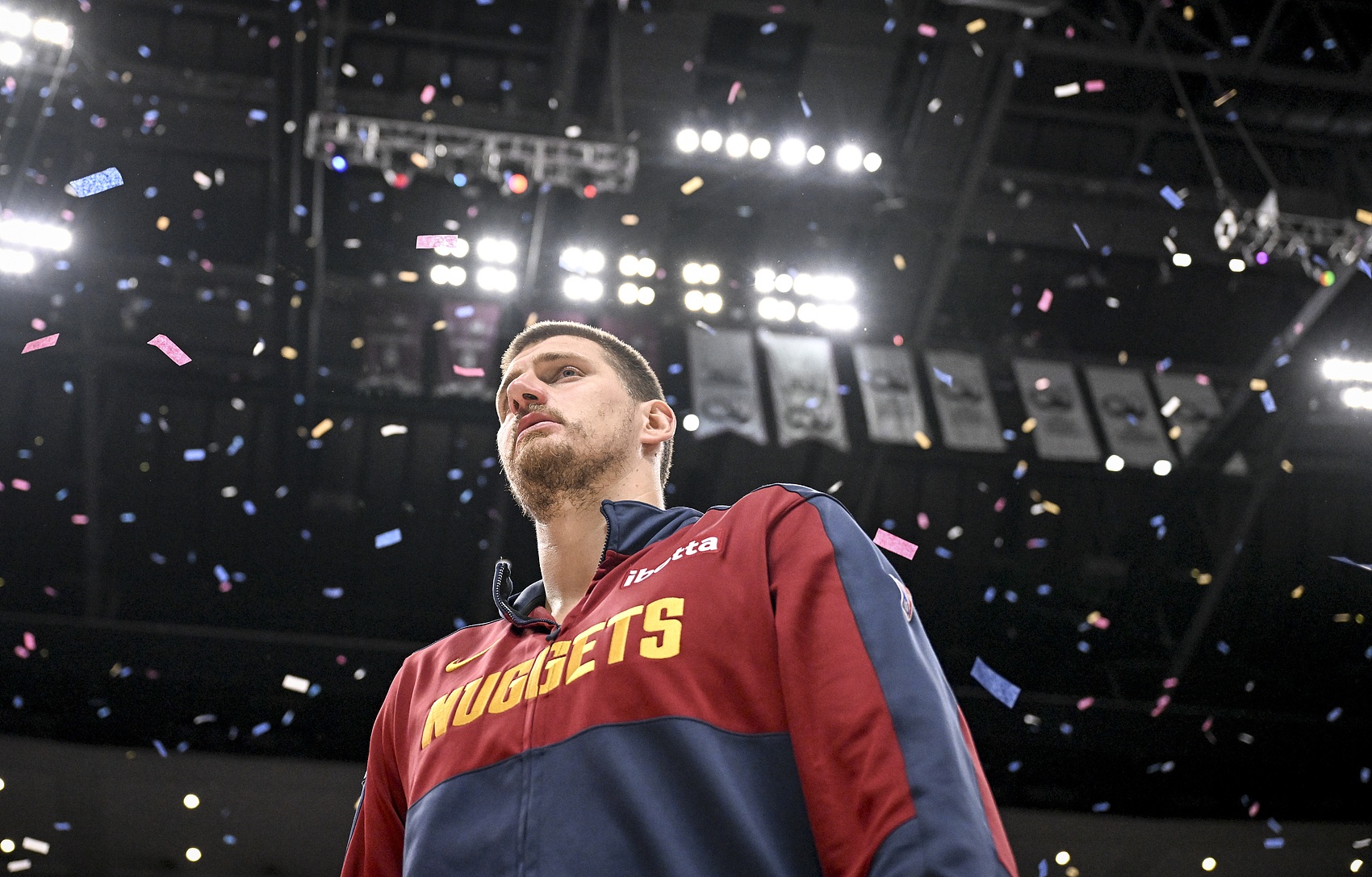 前NBA球员：约基奇情绪失控时犯规动作总过大落后40分骑人没必要